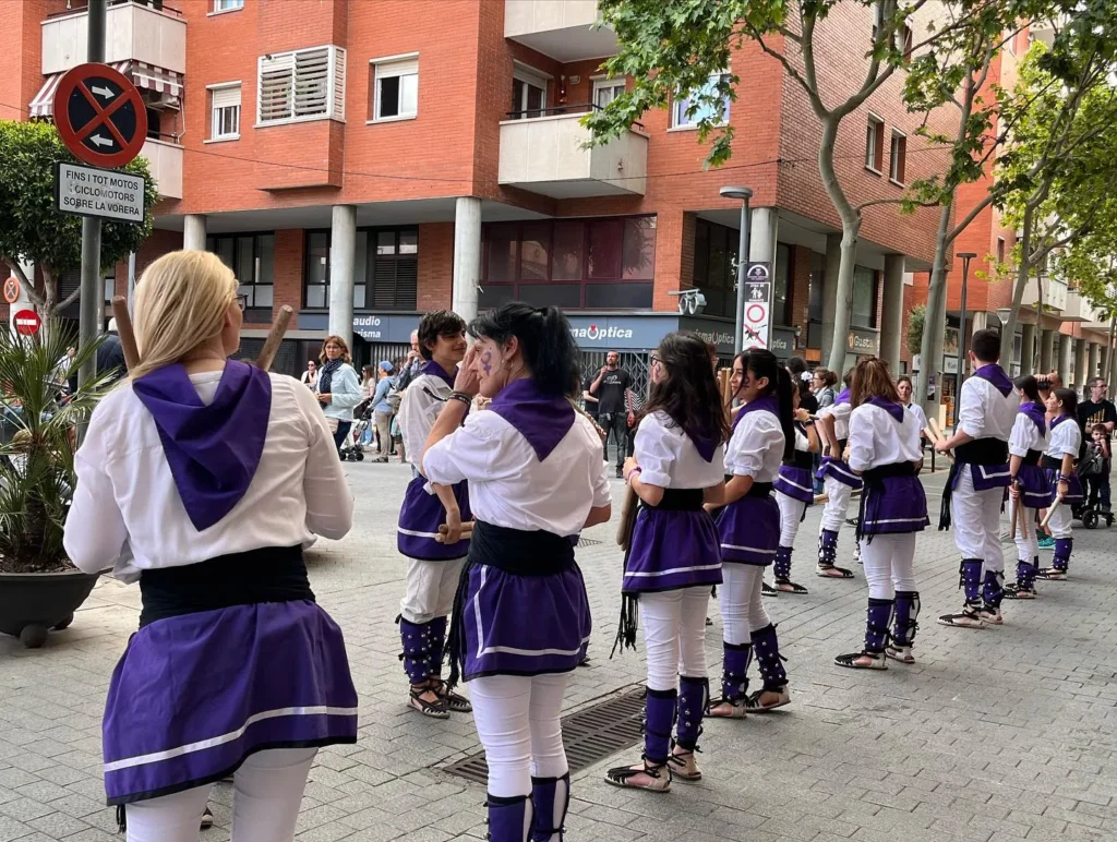 El dissabte 24 de maig, la Colla Bastonera Les Romanes, de Barberà del… (foto 2)
