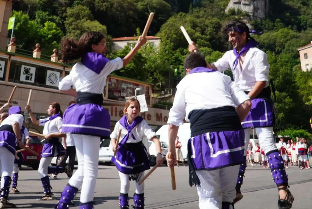 Avui, la Colla Bastonera Les Romanes ha participat en la Trobada de… (foto 11)