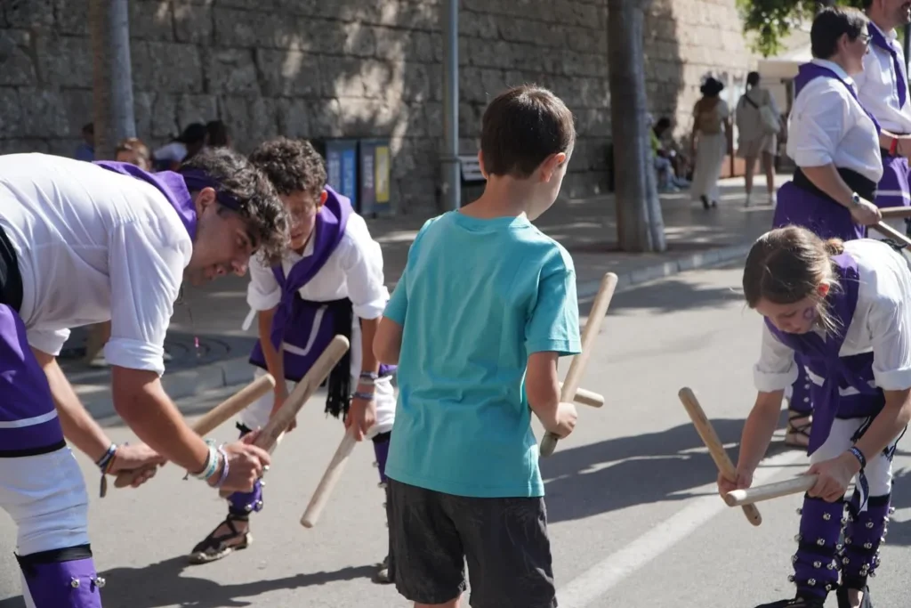 Avui, la Colla Bastonera Les Romanes ha participat en la Trobada de… (foto 15)