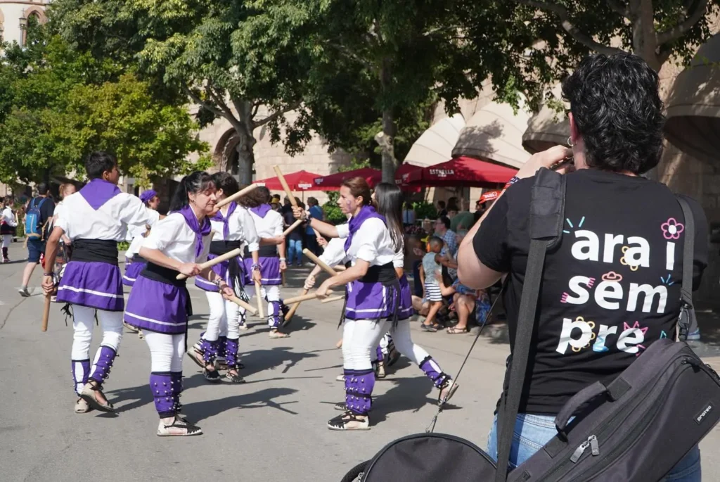 Avui, la Colla Bastonera Les Romanes ha participat en la Trobada de… (foto 16)