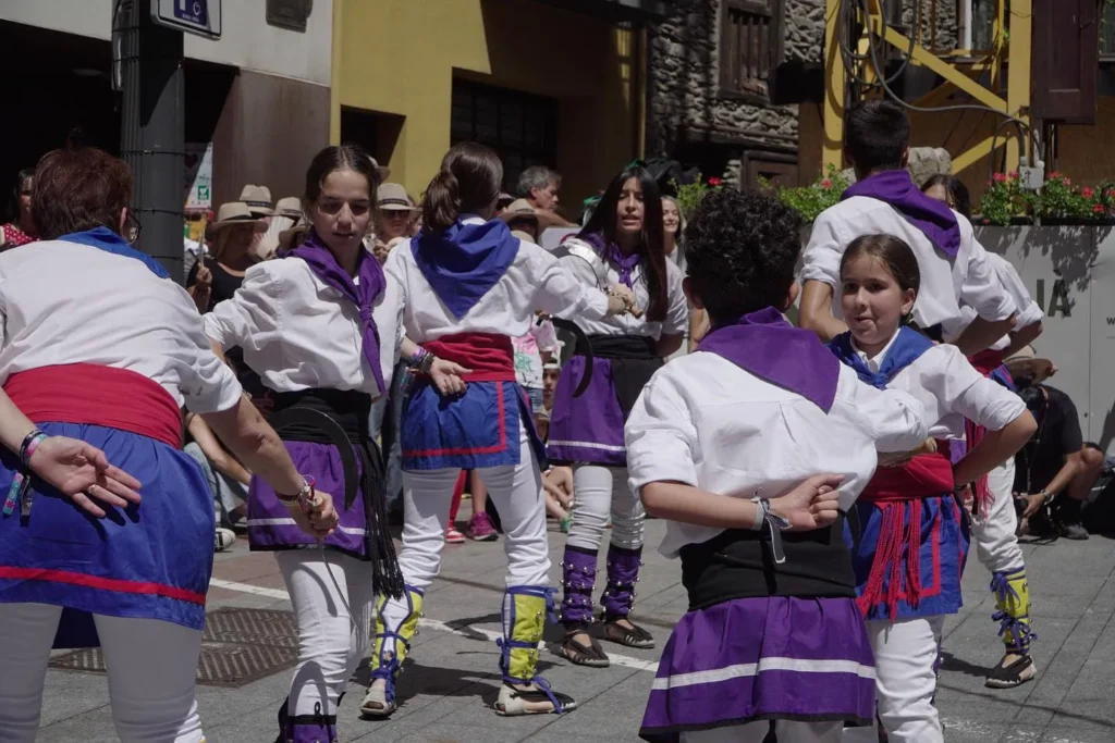 Aquest cap de setmana, ARA I SEMPRE, a través de la Colla Bastonera Les… (foto 13)