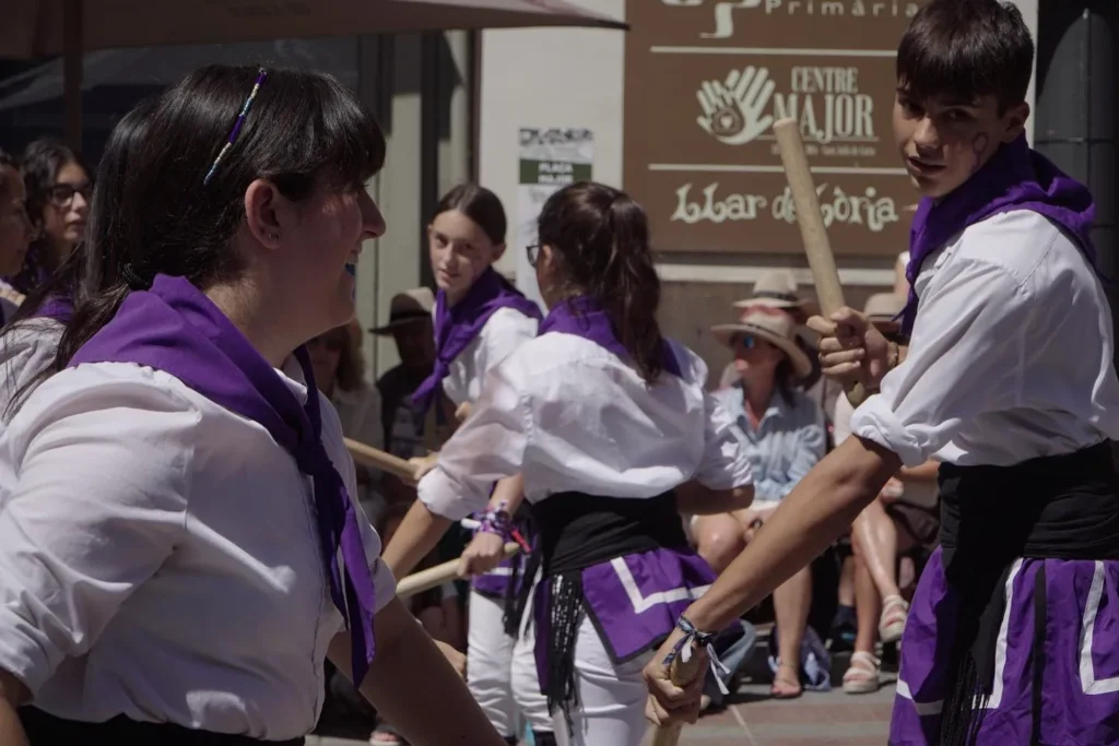 Aquest cap de setmana, ARA I SEMPRE, a través de la Colla Bastonera Les… (foto 14)