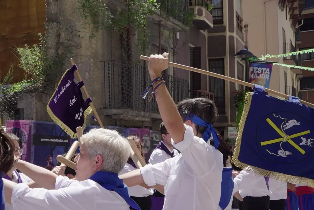 Aquest cap de setmana, ARA I SEMPRE, a través de la Colla Bastonera Les… (foto 8)