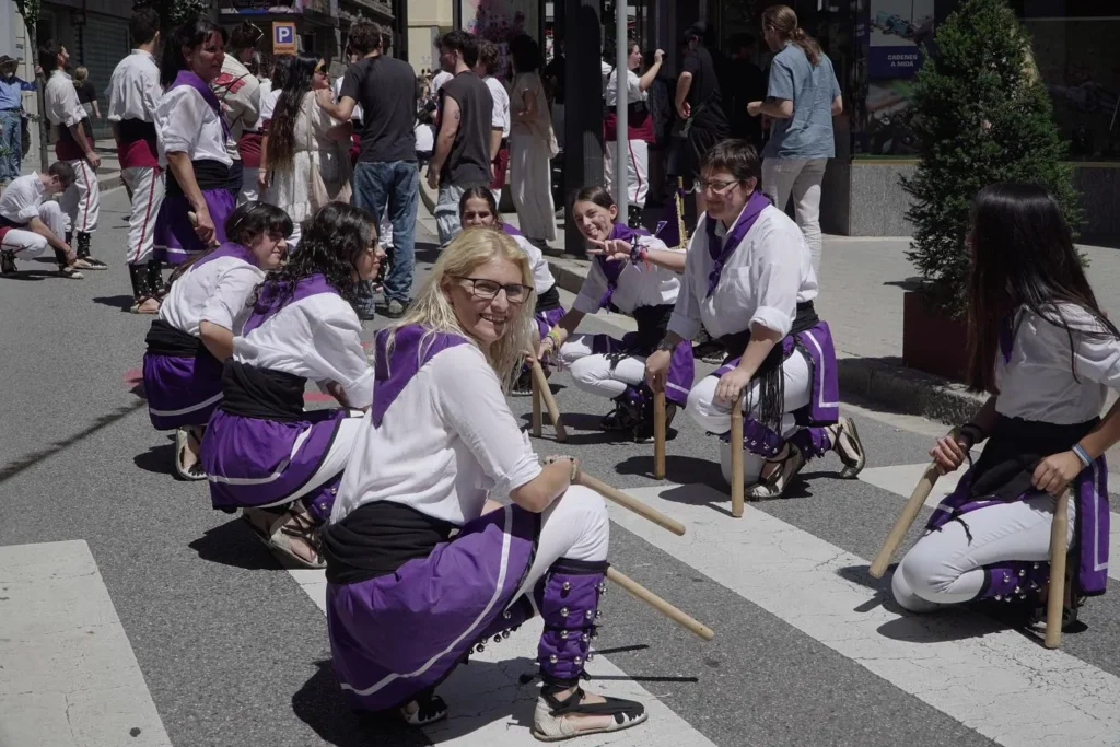 Aquest cap de setmana, ARA I SEMPRE, a través de la Colla Bastonera Les… (foto 9)