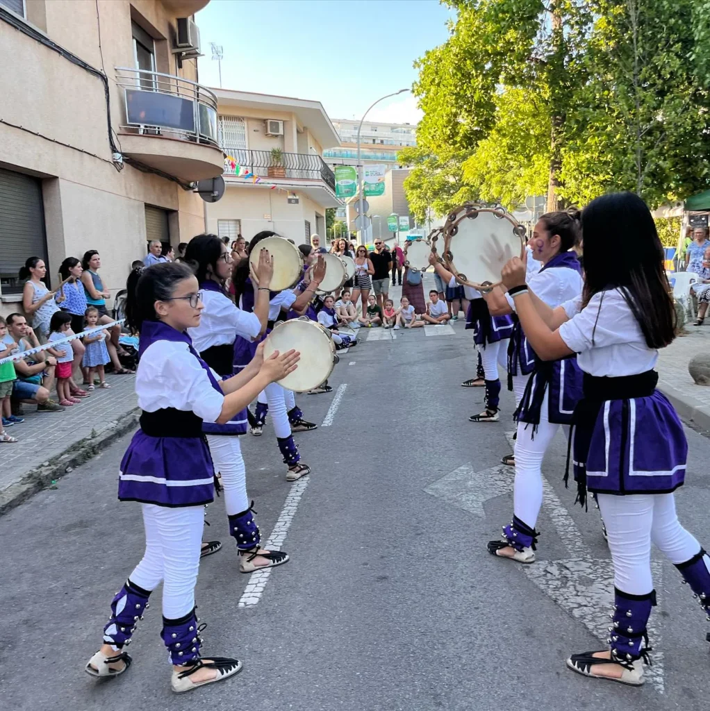 Avui hem tornat a actuar en la Festa Major del Casc Antic de Barberà… (foto 4)