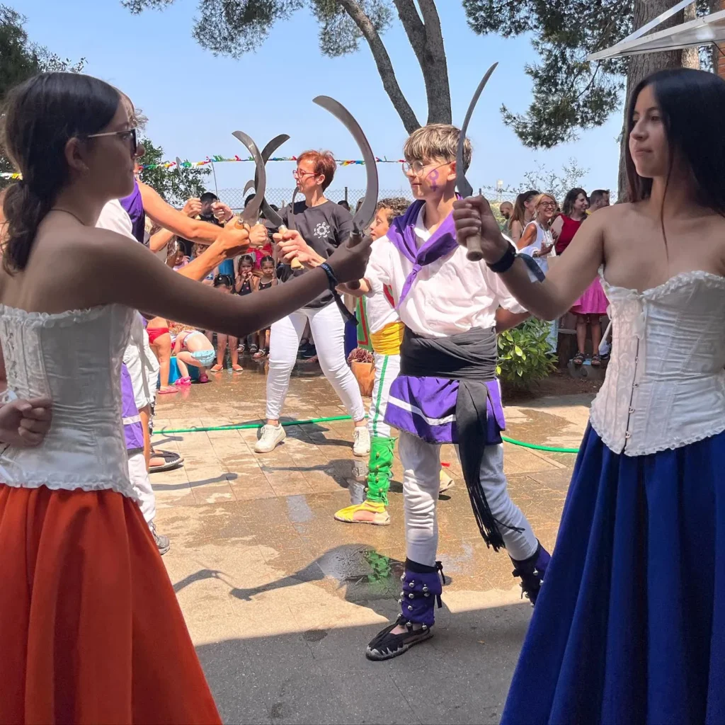 De nou, ARA I SEMPRE ha estat convidat a la festa de fi de curs de la… (foto 3)