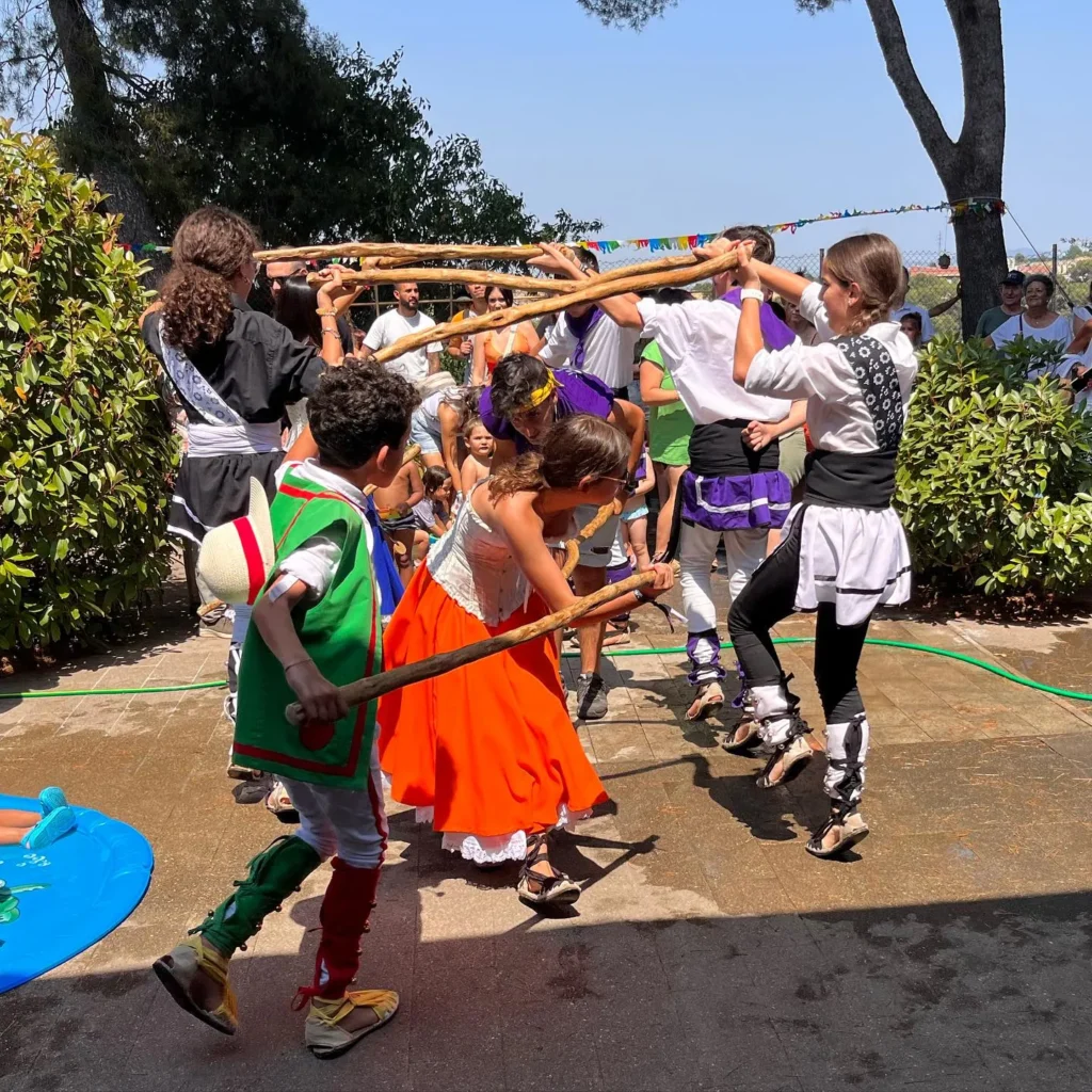 De nou, ARA I SEMPRE ha estat convidat a la festa de fi de curs de la… (foto 5)