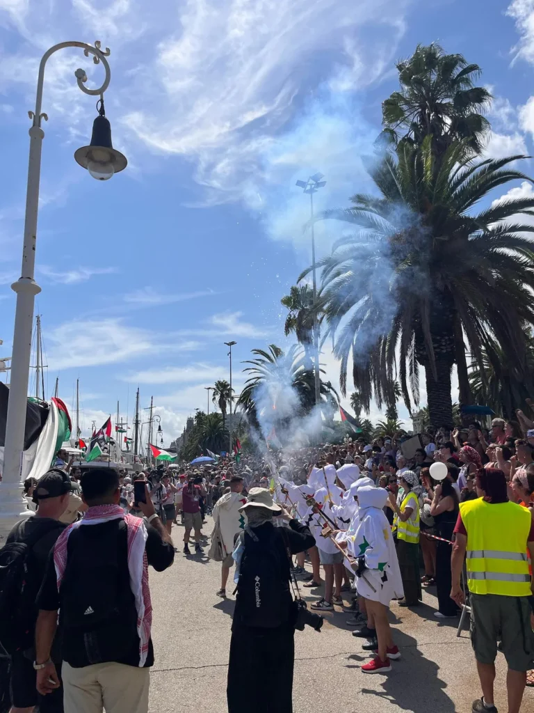 Des de la Colla Bastonera Les Romanes - ARA I SEMPRE creiem en un món… (foto 14)