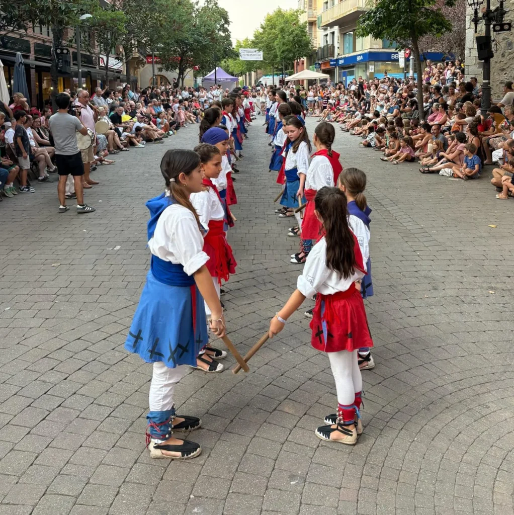 Enguany, fa dues setmanes, vam participar en la Tarda Bastonera de… (foto 2)