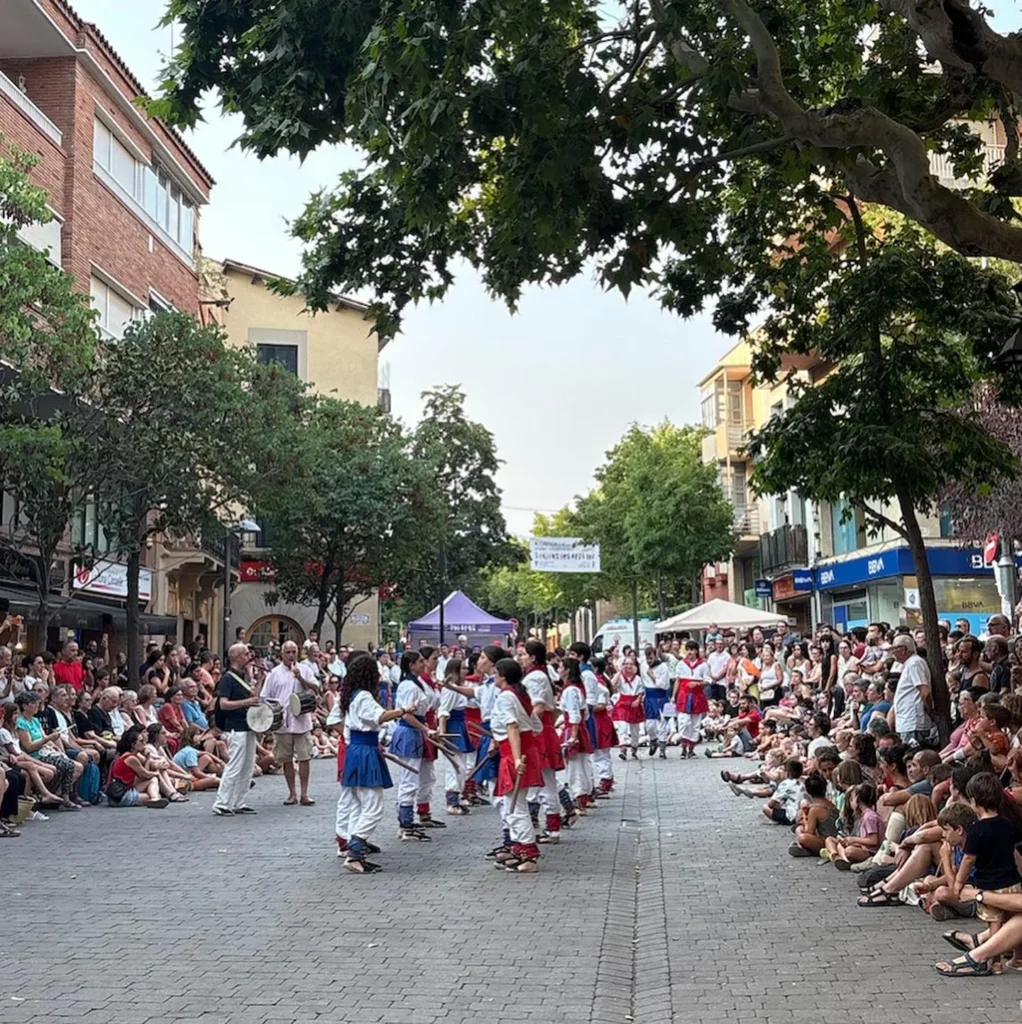 Enguany, fa dues setmanes, vam participar en la Tarda Bastonera de… (foto 4)