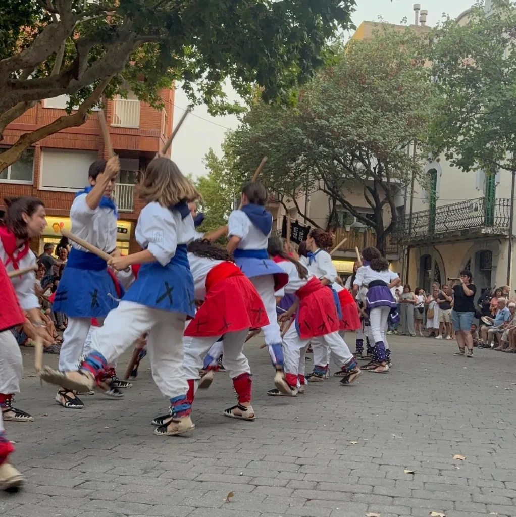 Enguany, fa dues setmanes, vam participar en la Tarda Bastonera de… (foto 6)