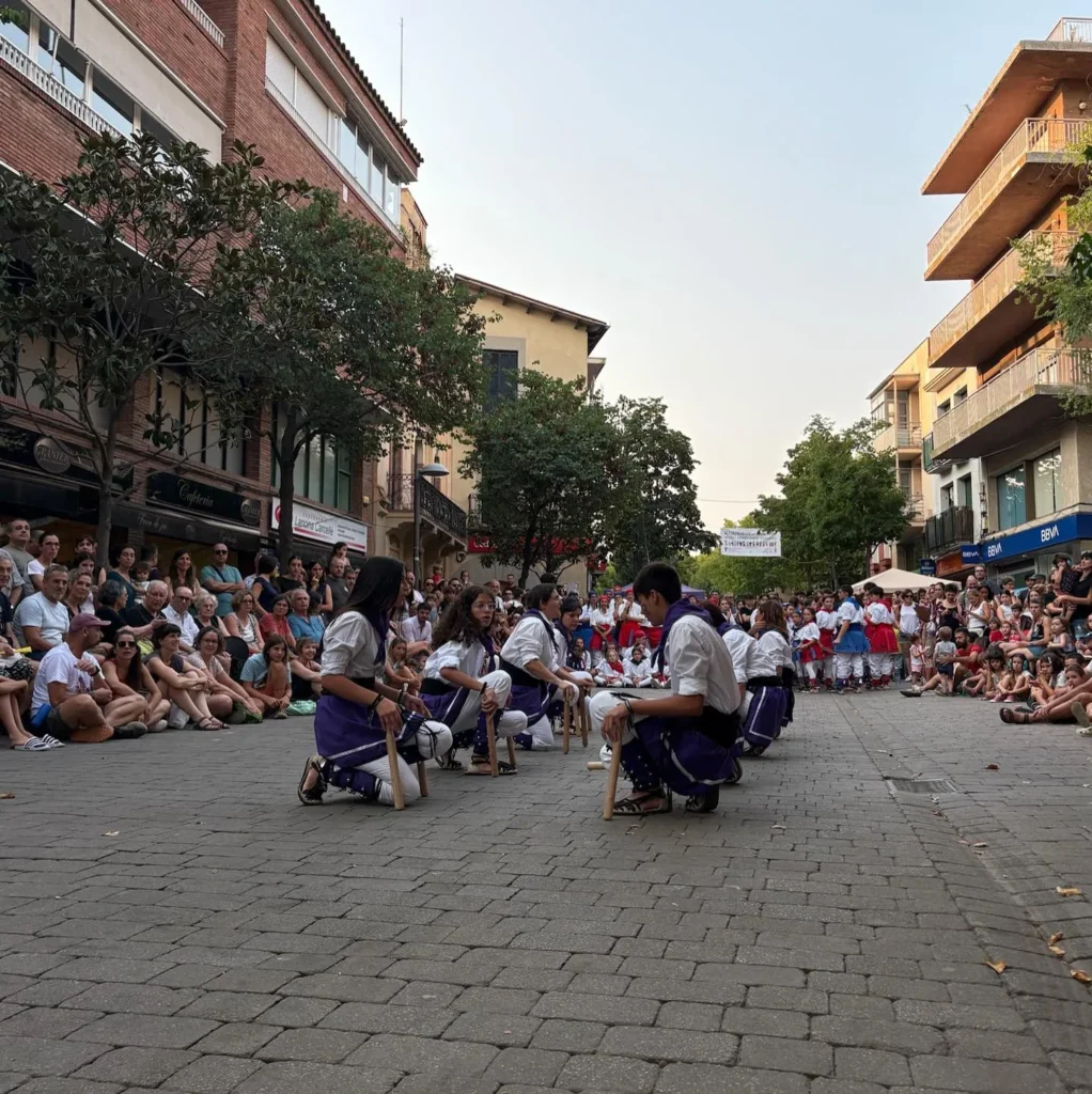 Enguany, fa dues setmanes, vam participar en la Tarda Bastonera de… (foto 9)