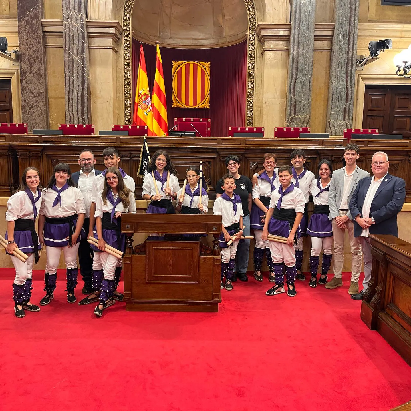 Fa un mes, una representació de la Colla Bastonera Les Romanes - ARA I…