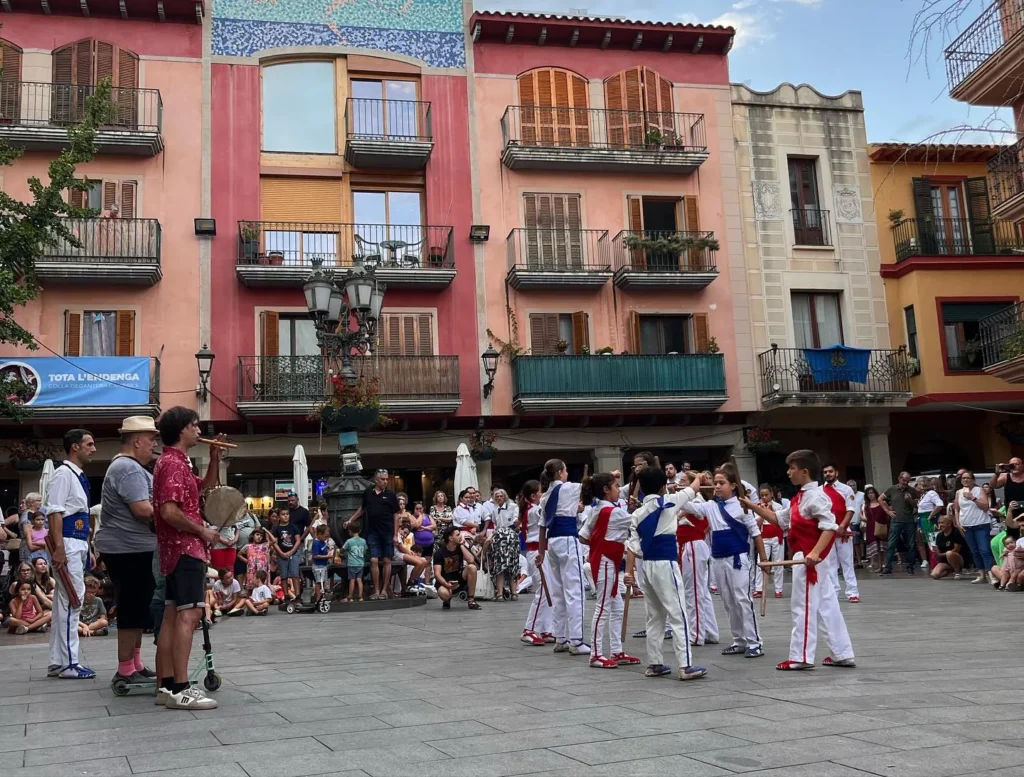 Avui ARA I SEMPRE ha estat a la 10a Festa Bastonera de Cambrils, a… (foto 10)