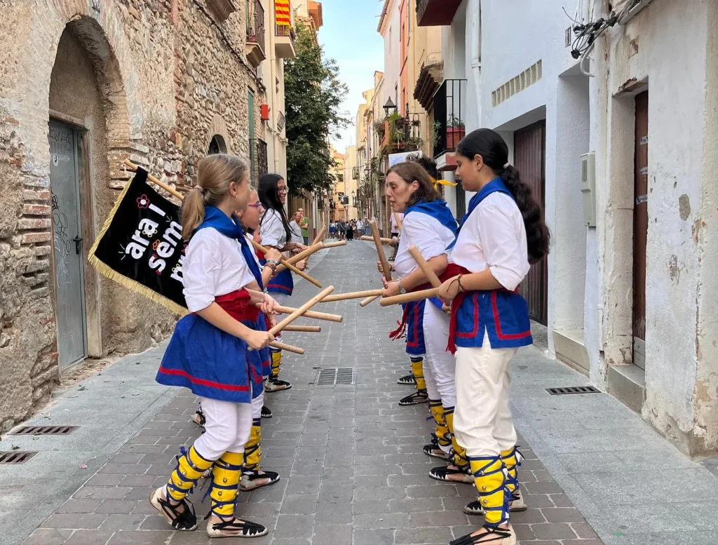 Avui ARA I SEMPRE ha estat a la 10a Festa Bastonera de Cambrils, a… (foto 13)