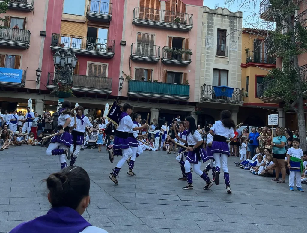 Avui ARA I SEMPRE ha estat a la 10a Festa Bastonera de Cambrils, a… (foto 16)