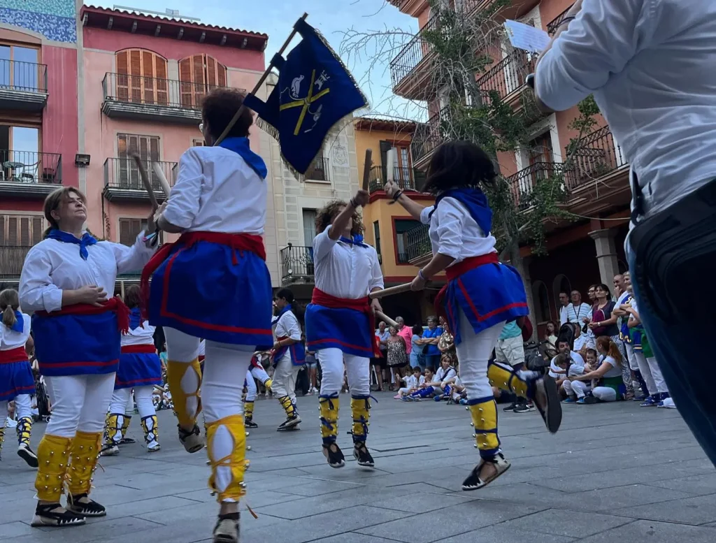 Avui ARA I SEMPRE ha estat a la 10a Festa Bastonera de Cambrils, a… (foto 2)