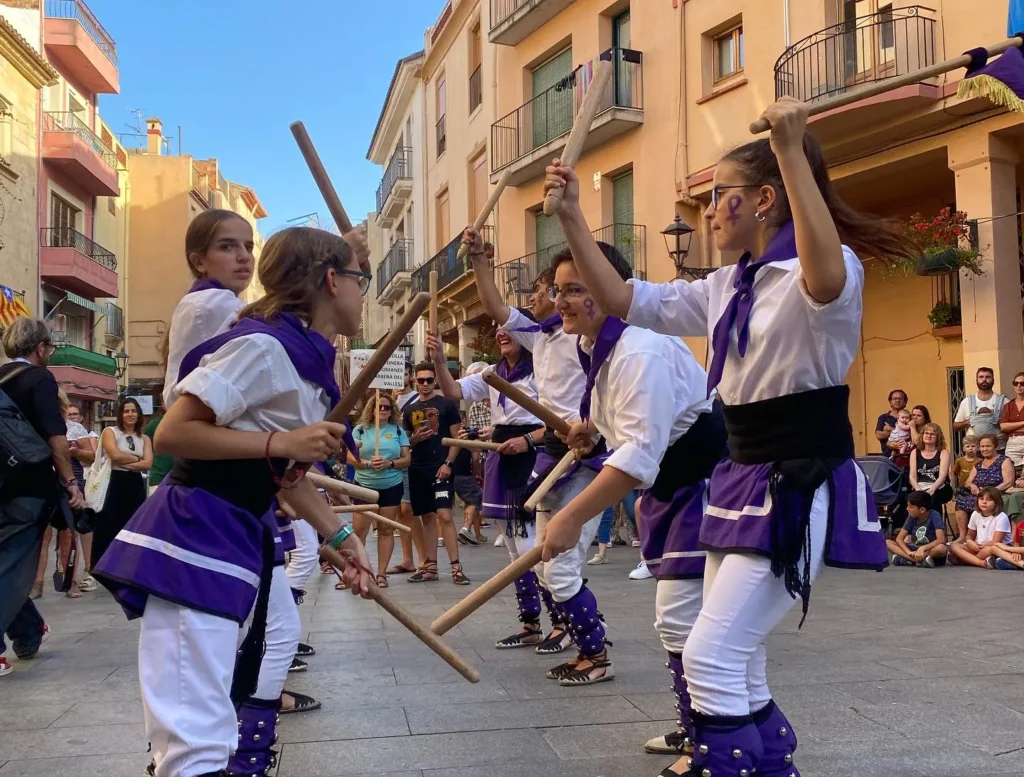 Avui ARA I SEMPRE ha estat a la 10a Festa Bastonera de Cambrils, a… (foto 3)