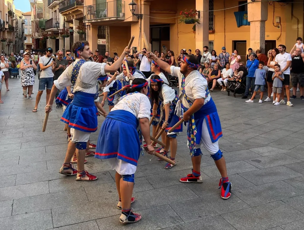 Avui ARA I SEMPRE ha estat a la 10a Festa Bastonera de Cambrils, a… (foto 5)