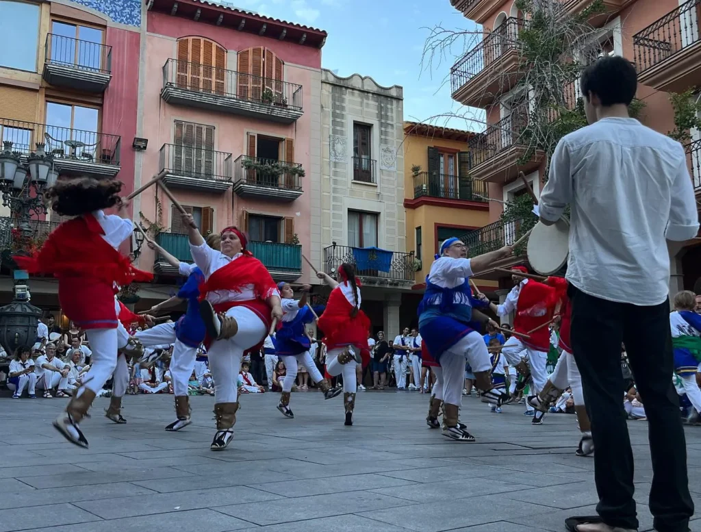 Avui ARA I SEMPRE ha estat a la 10a Festa Bastonera de Cambrils, a… (foto 6)