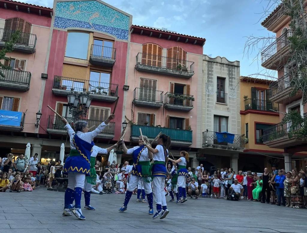 Avui ARA I SEMPRE ha estat a la 10a Festa Bastonera de Cambrils, a… (foto 7)