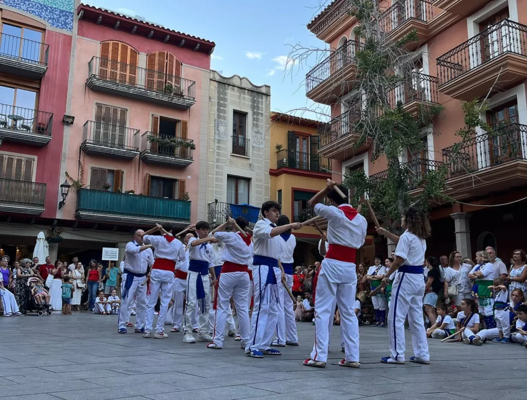Avui ARA I SEMPRE ha estat a la 10a Festa Bastonera de Cambrils, a… (foto 8)