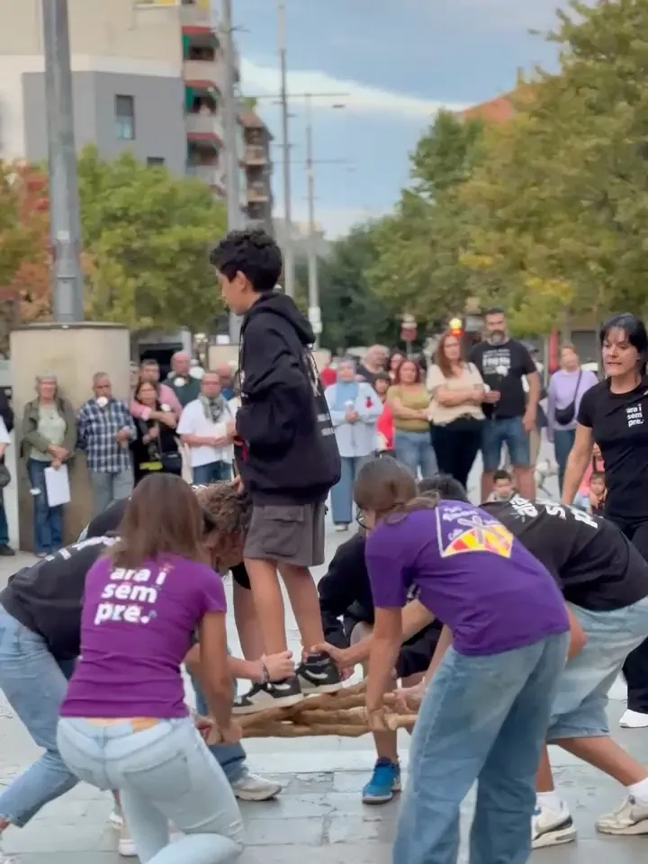 Si fa un mes hi érem presents en la sortida del port de Barcelona de la…