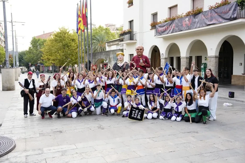 [50 TN] A les set del matí, abans de la sortida del Sol, el grup…