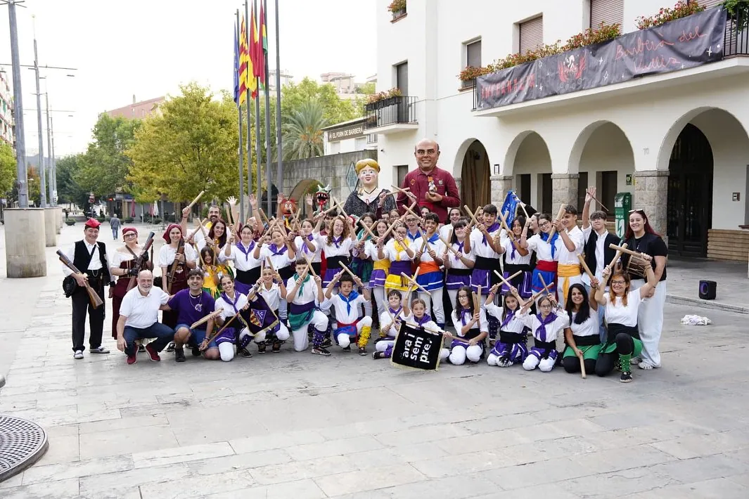 [50 TN] A les set del matí, abans de la sortida del Sol, el grup…