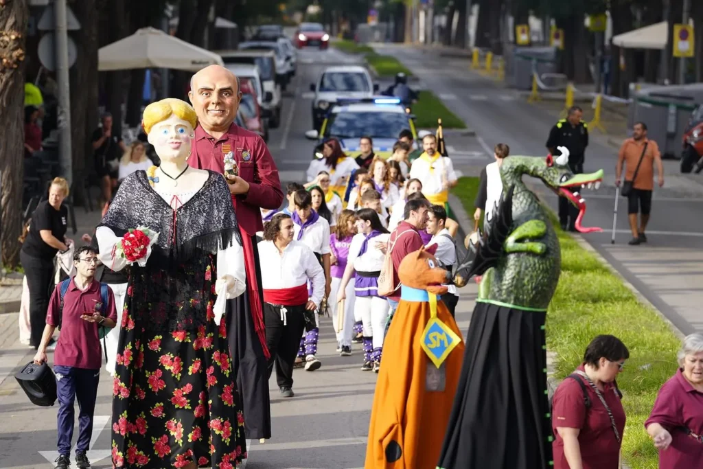 [50 TN] A les set del matí, abans de la sortida del Sol, el grup… (foto 4)