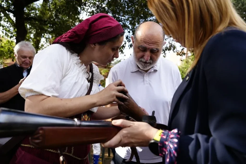 [50 TN] A les set del matí, abans de la sortida del Sol, el grup… (foto 6)