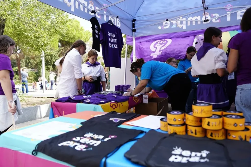 [50 TN] Amb el punt d’informació i el punt lila muntats, i la Federació… (foto 18)