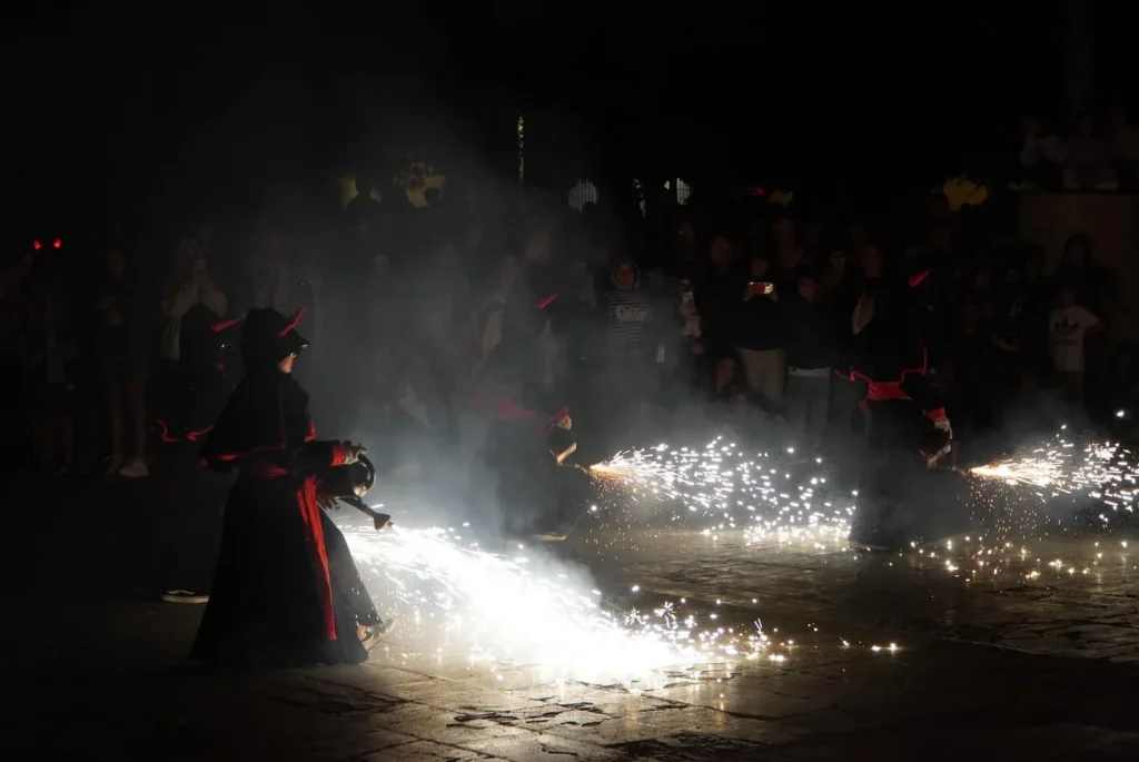 La setmana passada vam estrenar, de la mà de les i els Diables de… (foto 10)