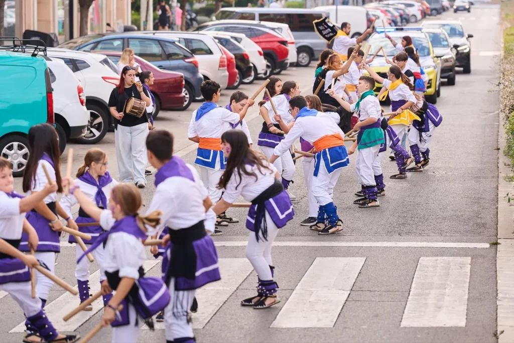 Avui fa 50 dies que celebràvem la 50a Trobada Nacional de Ball de Bastons de Catalunya (foto 5)