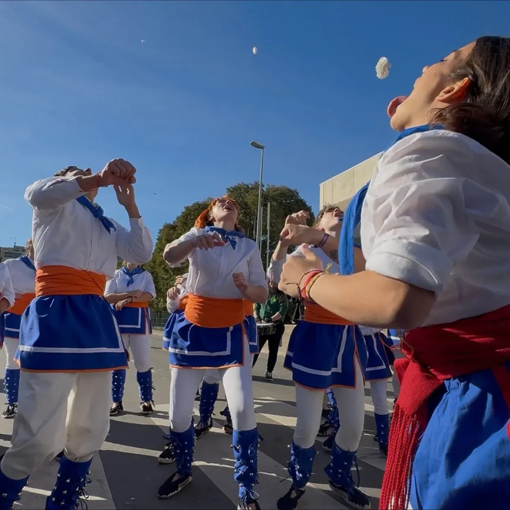 Avui ha estat un matí ben carregat d’il·lusió i màgia a Montcada i… (foto 9)