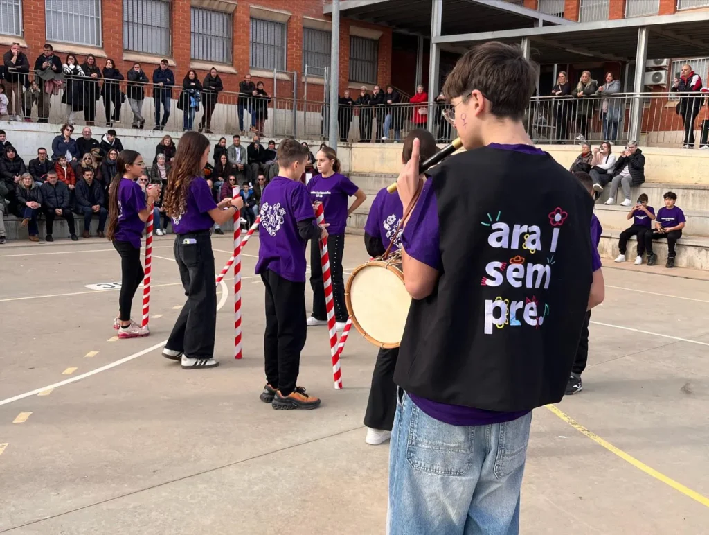 Avui, 13 de desembre, més de 60 alumnes han omplert l’Institut La… (foto 13)