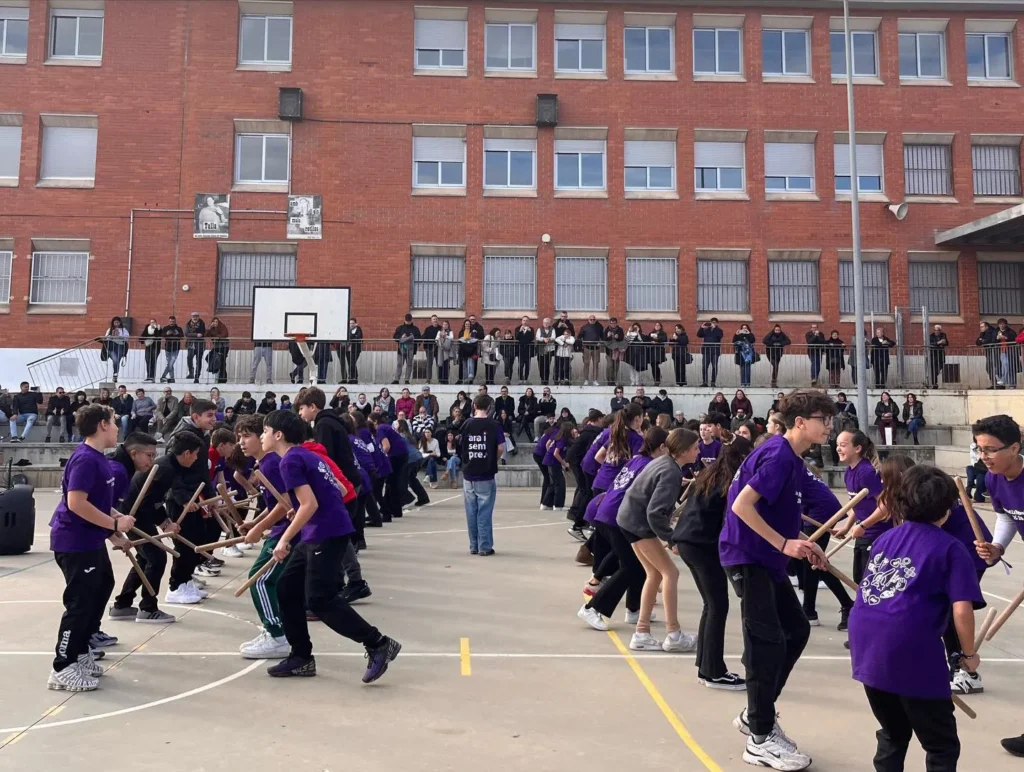 Avui, 13 de desembre, més de 60 alumnes han omplert l’Institut La… (foto 15)