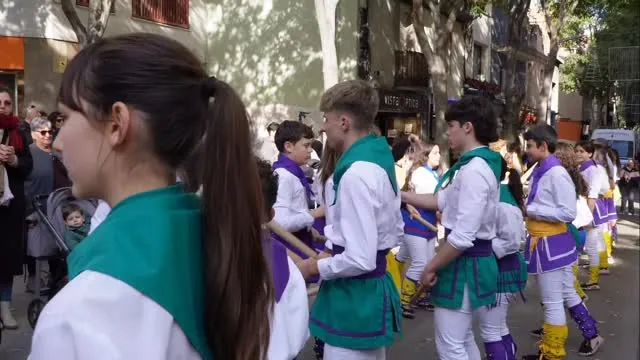 Com cada any, ARA I SEMPRE us desitja BONES FESTES tot fent allò que…