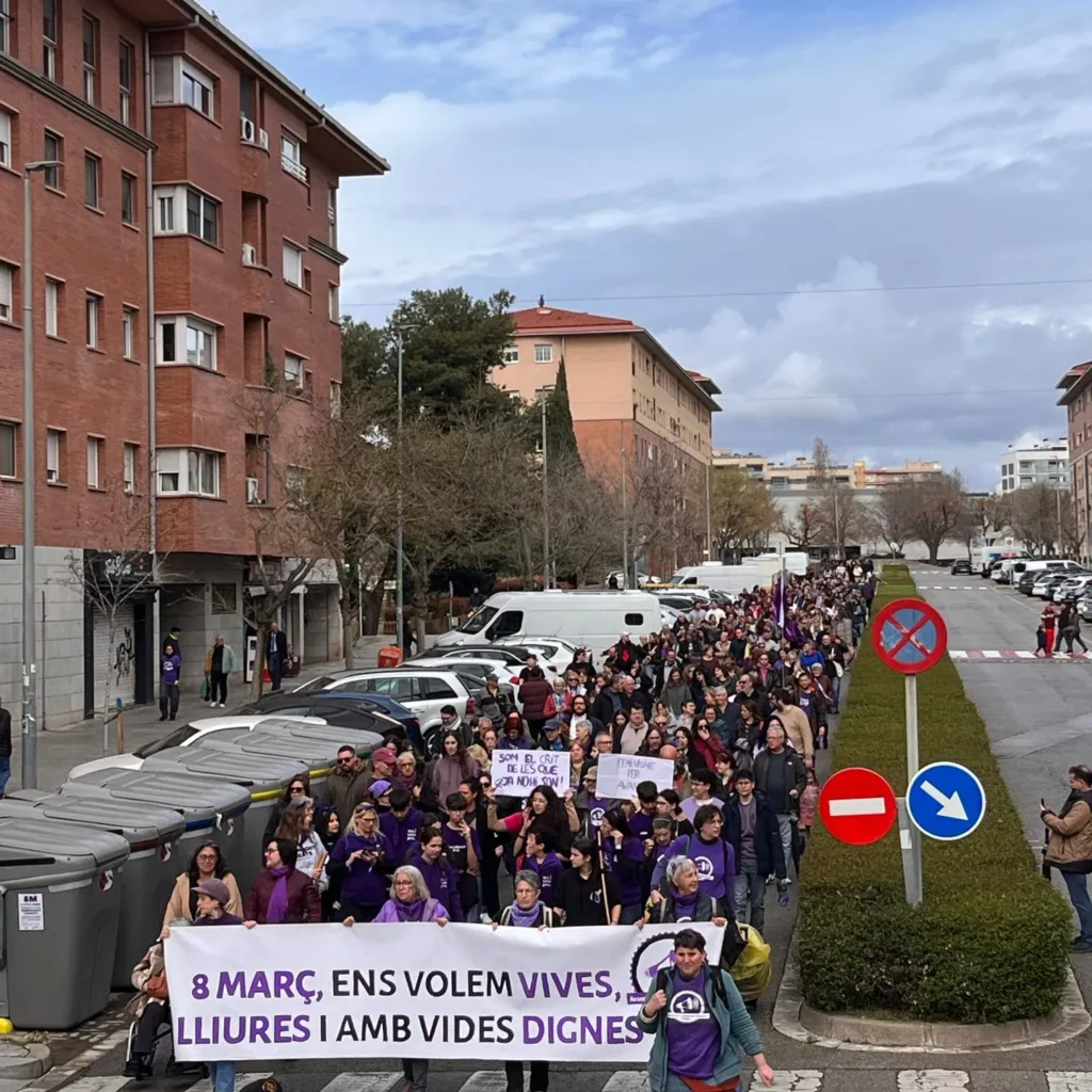 Aquest 8 de març, la Colla Bastonera Les Romanes - ARA I SEMPRE hem…