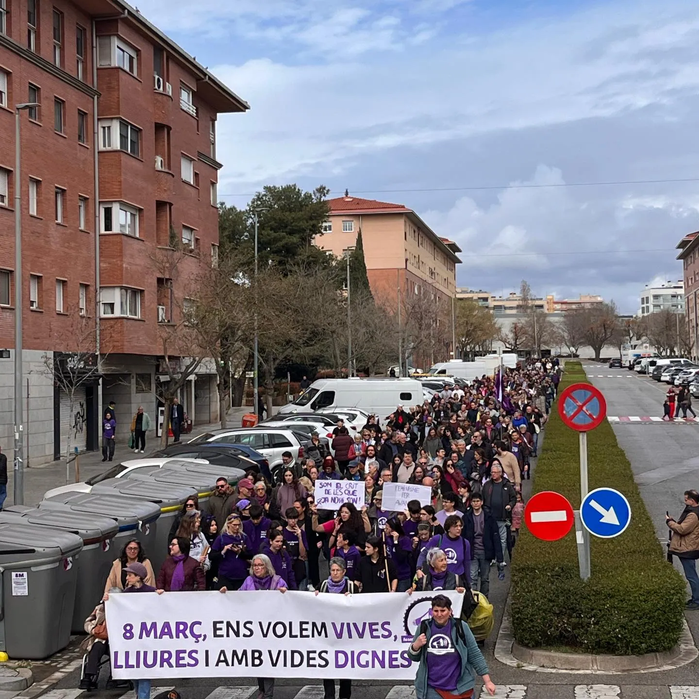 Aquest 8 de març, la Colla Bastonera Les Romanes - ARA I SEMPRE hem…