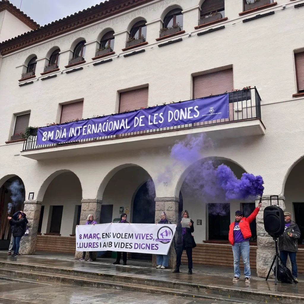 Aquest 8 de març, la Colla Bastonera Les Romanes - ARA I SEMPRE hem… (foto 7)
