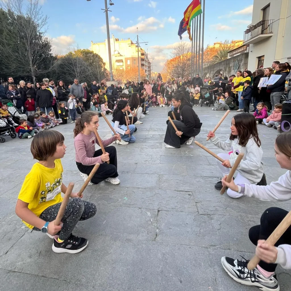 Avui la Plaça de la Vila de Barberà del Vallès s’ha omplert de… (foto 2)