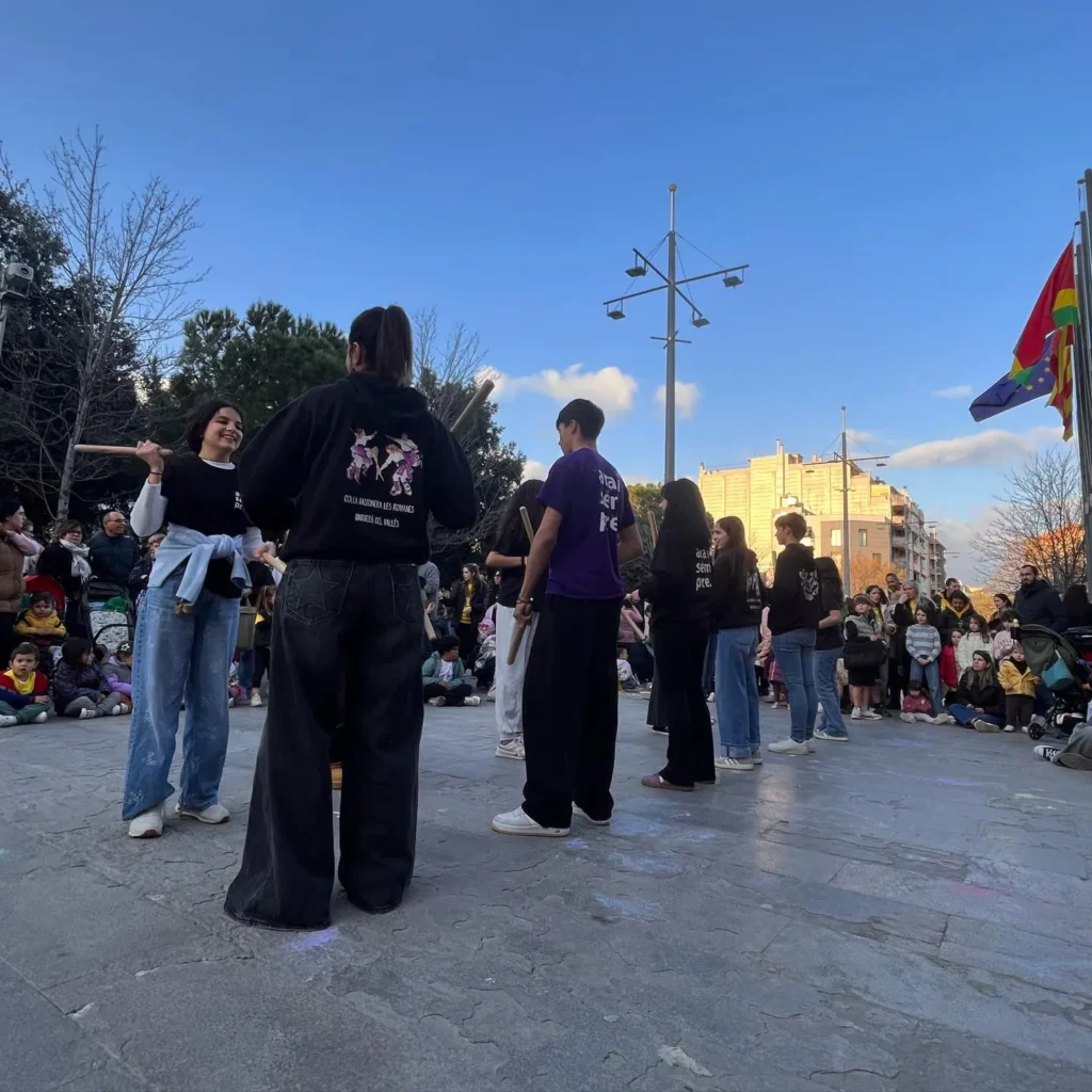 Avui la Plaça de la Vila de Barberà del Vallès s’ha omplert de… (foto 5)