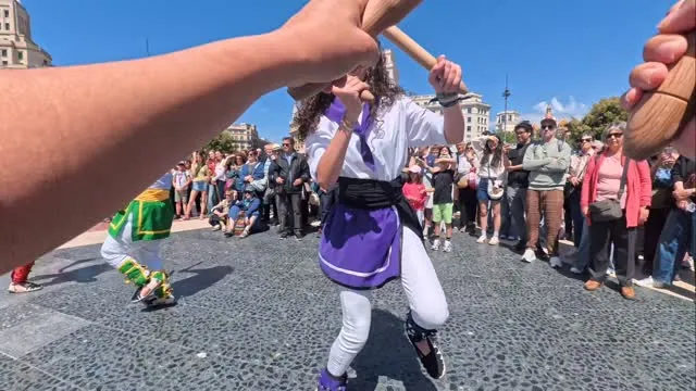 Ens voleu acompanyar a veure i viure el Ball de l’ARA I SEMPRE des de dins?