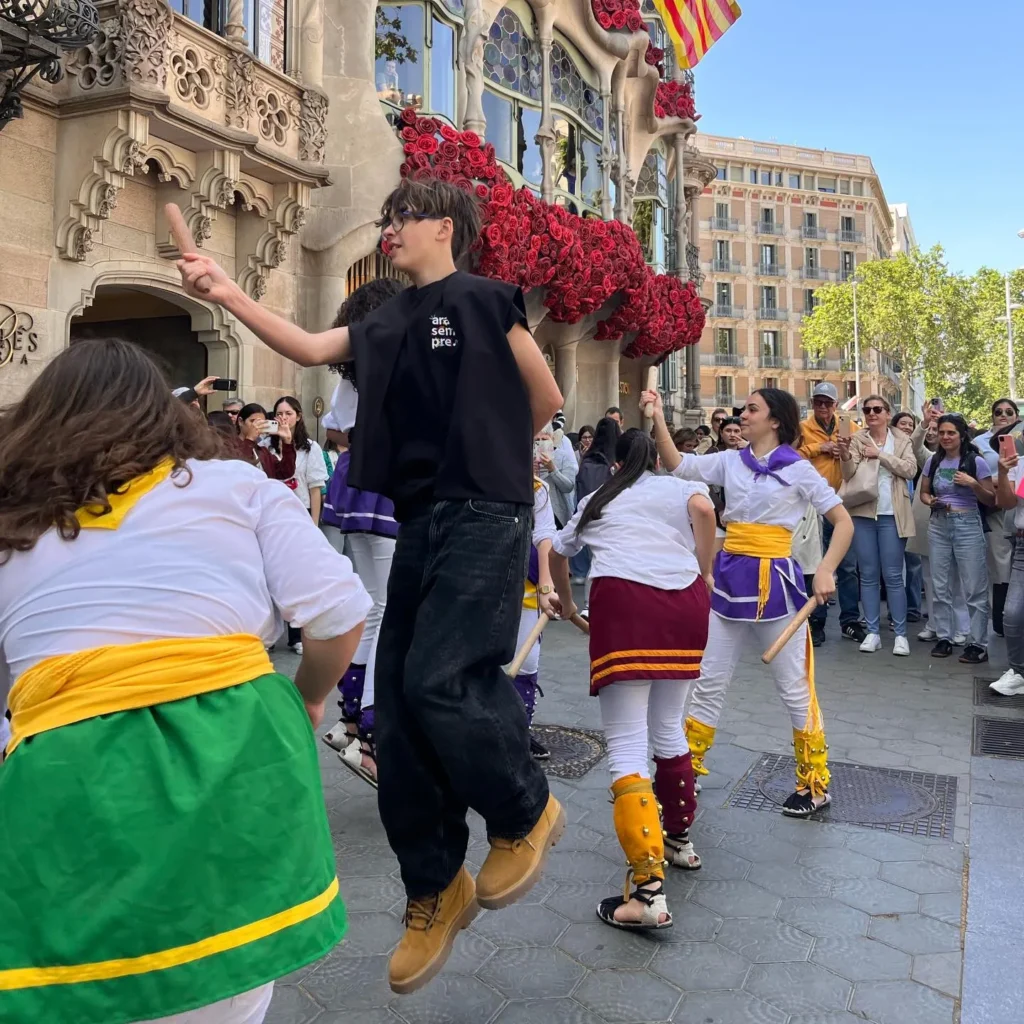 Un cop hem acabat l’actuació a Plaça Catalunya pel programa de , hem… (foto 3)