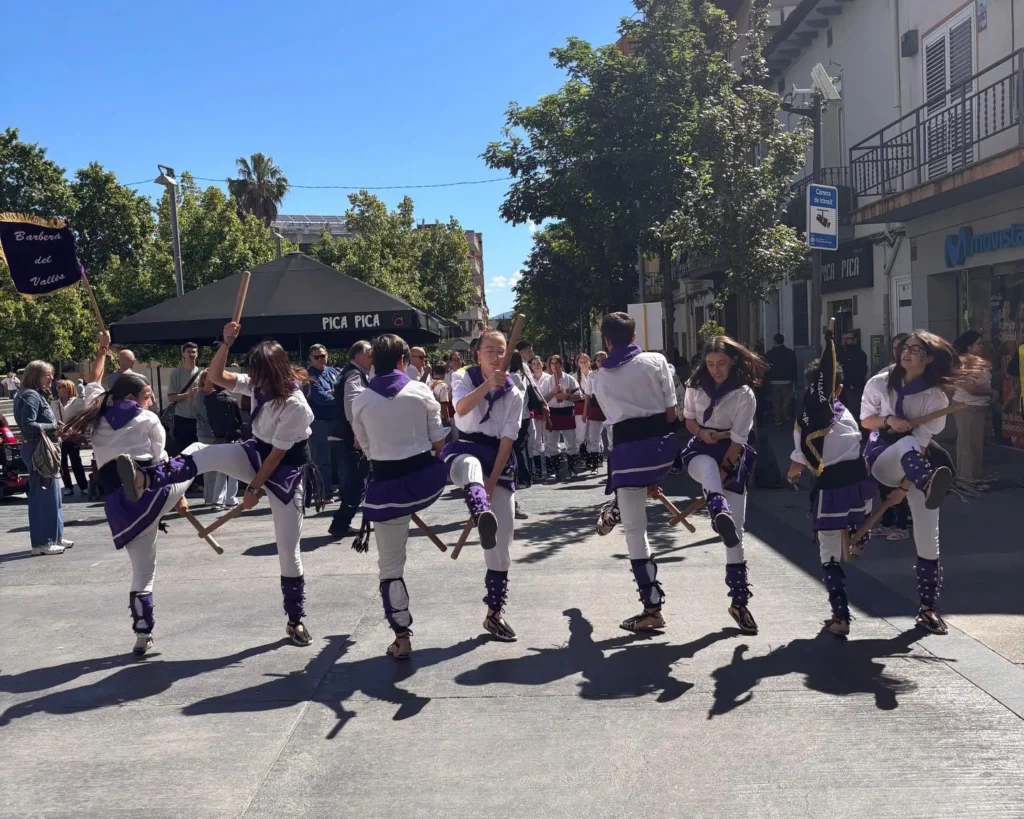 Avui hem tornat a ballar a Cerdanyola del Vallès, compartint places i… (foto 12)