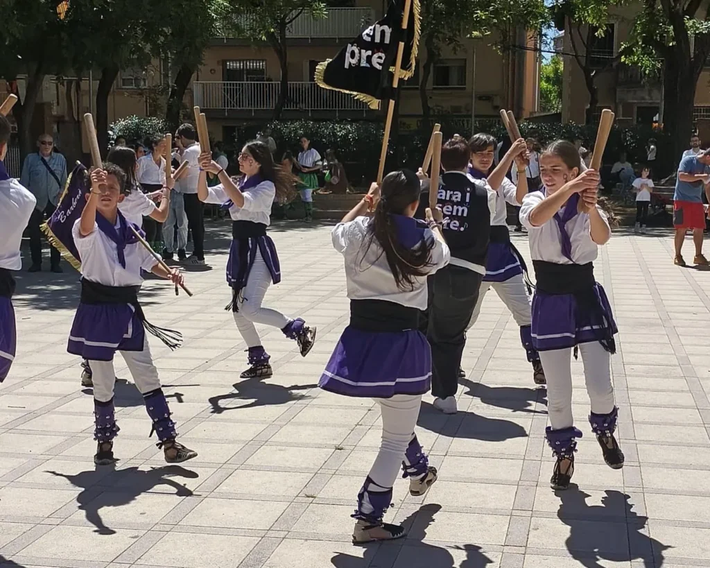 Avui hem tornat a ballar a Cerdanyola del Vallès, compartint places i… (foto 15)