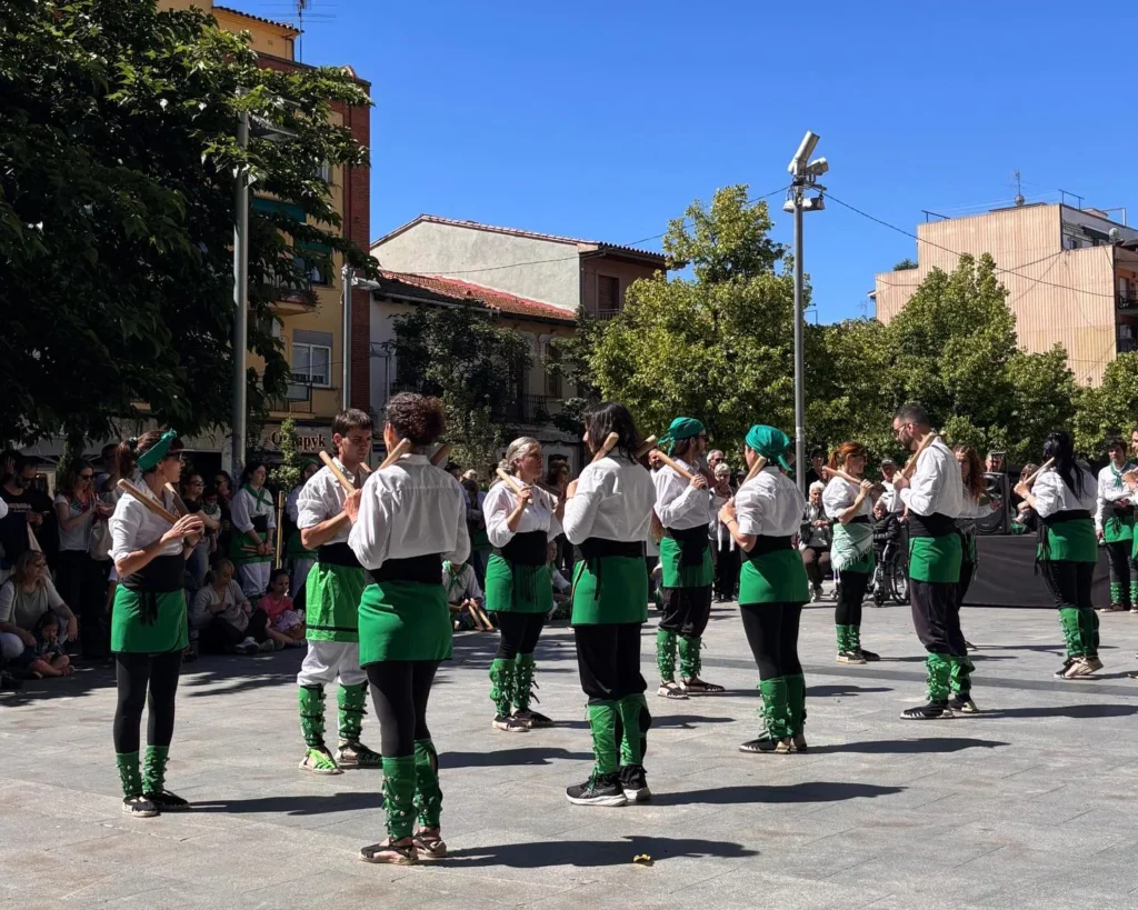 Avui hem tornat a ballar a Cerdanyola del Vallès, compartint places i… (foto 5)