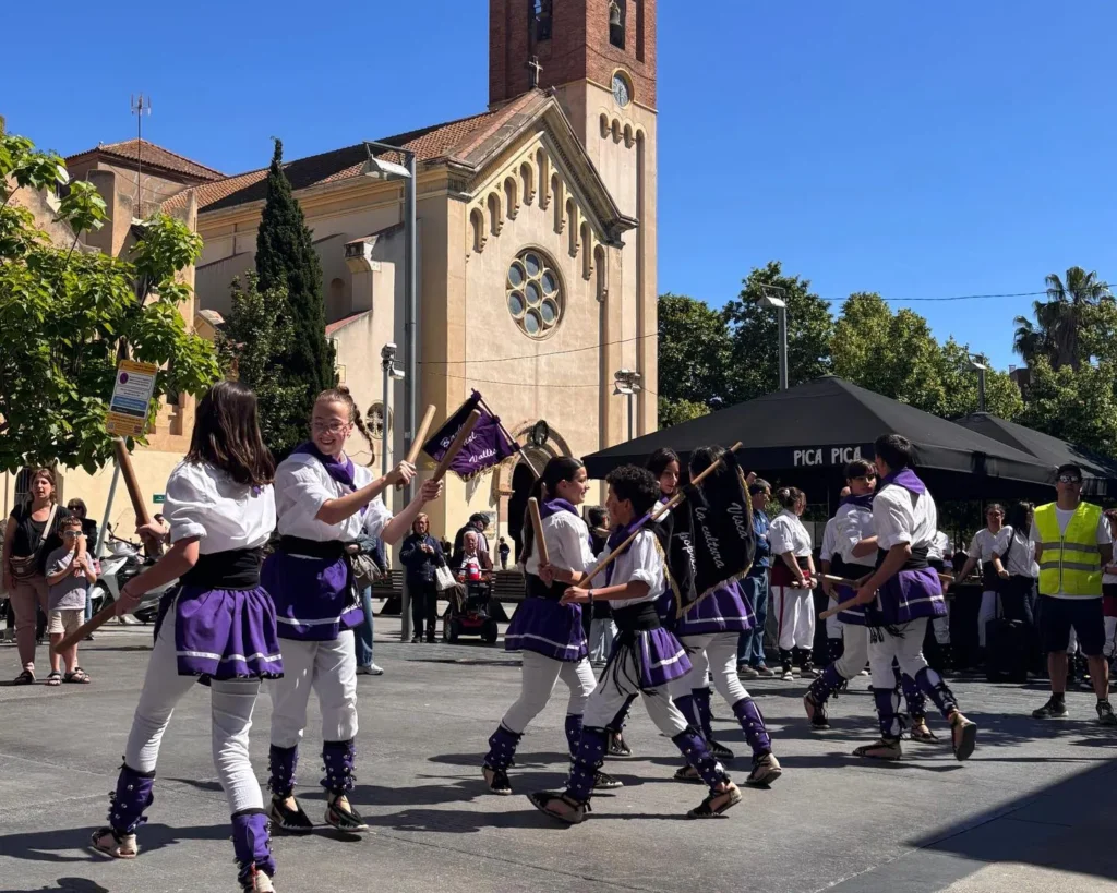 Avui hem tornat a ballar a Cerdanyola del Vallès, compartint places i… (foto 6)