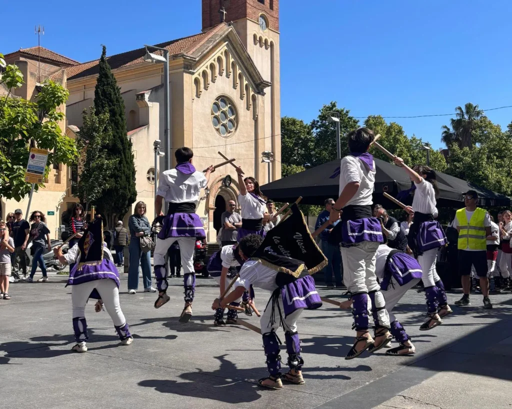 Avui hem tornat a ballar a Cerdanyola del Vallès, compartint places i… (foto 7)